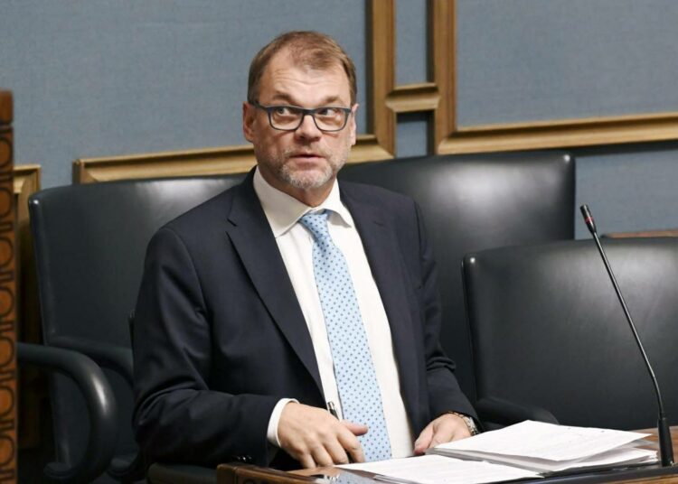 Pääministeri Juha Sipilän ja koko hallituksen härkäpäisyys tulee Suomelle kalliiksi.