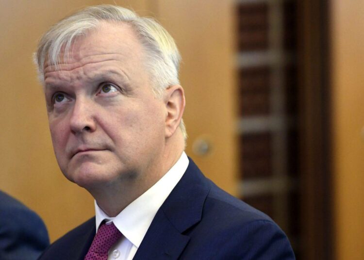 Suomen Pankin pääjohtaja Olli Rehn viestitti, ettei pidä lisätä riskiä investointien siirtymisestä tai valumisesta muualle mittavilla palkankorotuksilla.