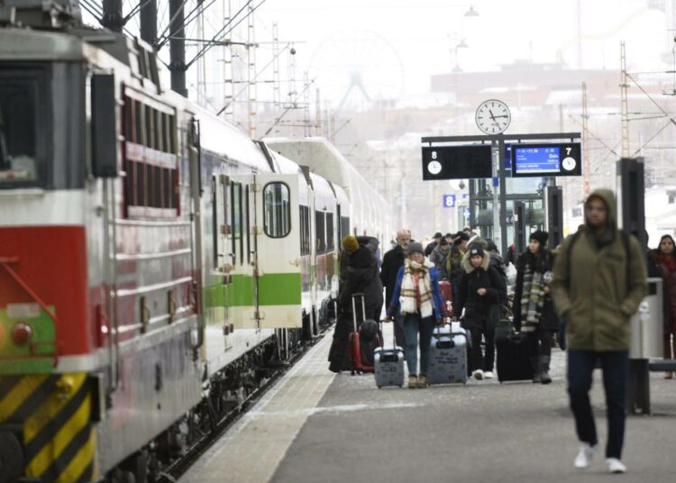 Veturinkuljettajan työehtosopimuksella tehtävät työt ovat vuoronvaihto- ja ylityökiellossa.