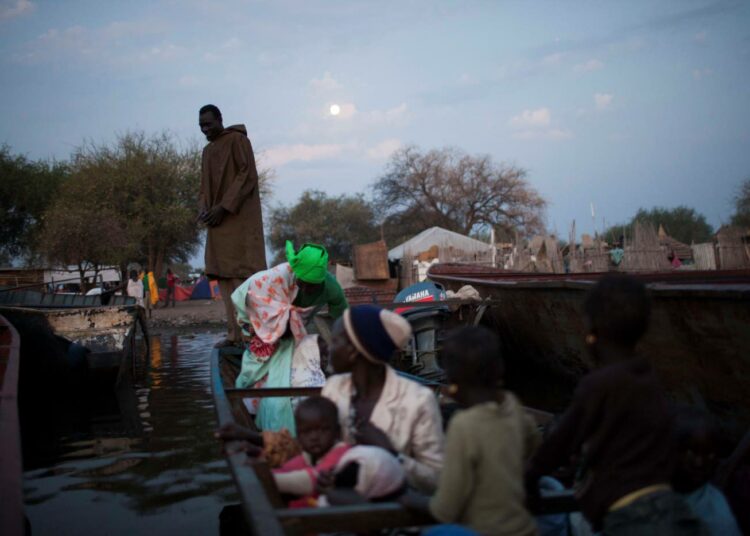 Yli neljä miljoonaa eteläsudanilaista on taistelujen tieltä joutunut jättämään kotinsa ja lähtemään pakolaisiksi joko Etelä-Sudanin muihin kolkkiin tai naapurimaihin.