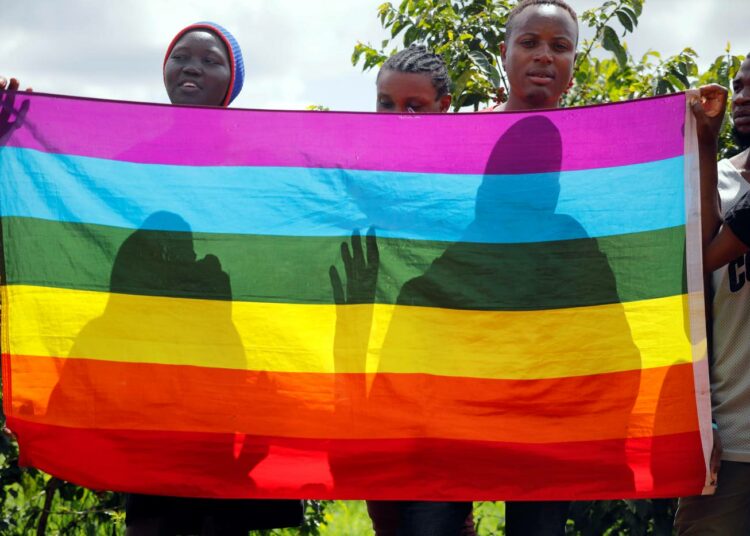 Joukko seksuaalivähemmistöihin kuuluvia ugandalaisia turvapaikanhakijoita osoitti mieltä kokemaansa vainoa vastaan YK:n pakolaistoimiston edessä Nairobissa Keniassa vuonna 2019.
