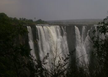 Tutkijat varoittavat vesiriskeistä, jotka uhkaavat muun muassa Victorian putouksia.