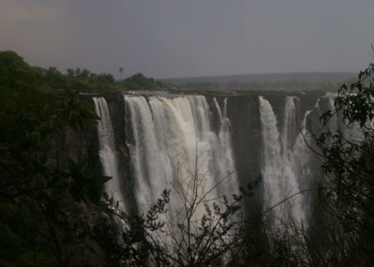 Tutkijat varoittavat vesiriskeistä, jotka uhkaavat muun muassa Victorian putouksia.