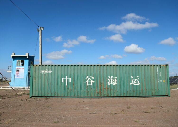 Kiinan rahoittama aurinkovoimala Itä-Kuuban Camagüeyn maakunnassa. Kuva: Luis Bustamante