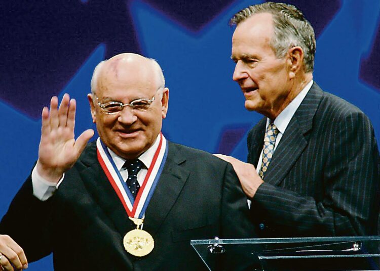 Entinen Neuvostoliiton presidentti Mihail Gorbatshov sai kaksi viikkoa sitten Vapaudenmitalin entiseltä Yhdysvaltain presidentiltä George H.W. Bushilta Philadelphiassa.
