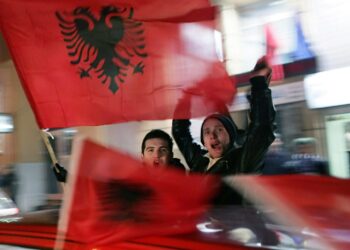 Kosovossa juhlittiin itsenäisyysjulistuksen ensimmäistä vuosipäivää viime helmikuussa. Suurimmalle osalle Kosovon nuorista arki on kuitenkin edelleen ankeaa.