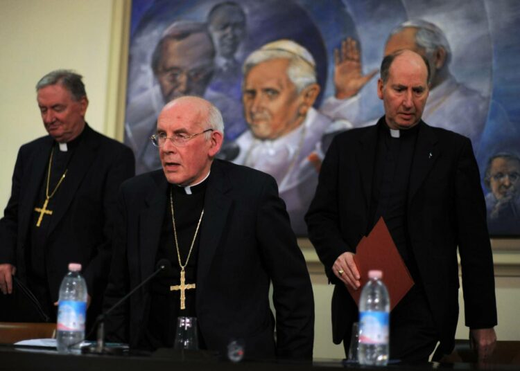 Irlannin kirkon johto kardinaali Sean Bradyn johdolla joutui helmikuussa paavin puhutteluun pedofiliaskandaalien peittelyn vuoksi.
