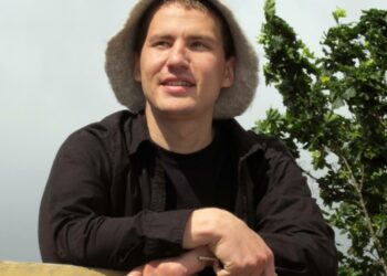 Hyvinä aikoina suomalaiset valtaa melankolisuus ja tarinat muuttuvat surullisiksi. sanoo nuorin Tarinaiskennän Suomen mestari kärsämäkeläinen Janne Ruha.