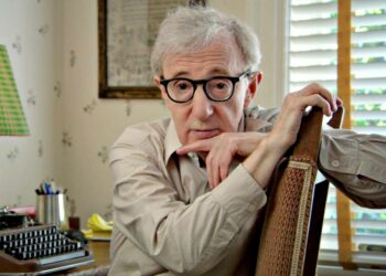 Elokuvaohjaaja, koomikko, käsikirjoittaja ja muusiikko Woody Allen.