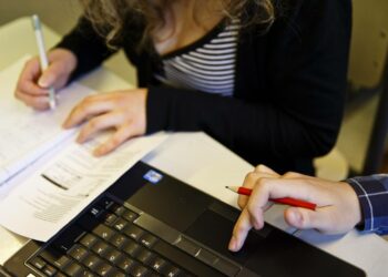 58 prosenttia opiskelijoista kokee vaikeuksia saada rahat riittämään päivittäisessä elämässään.