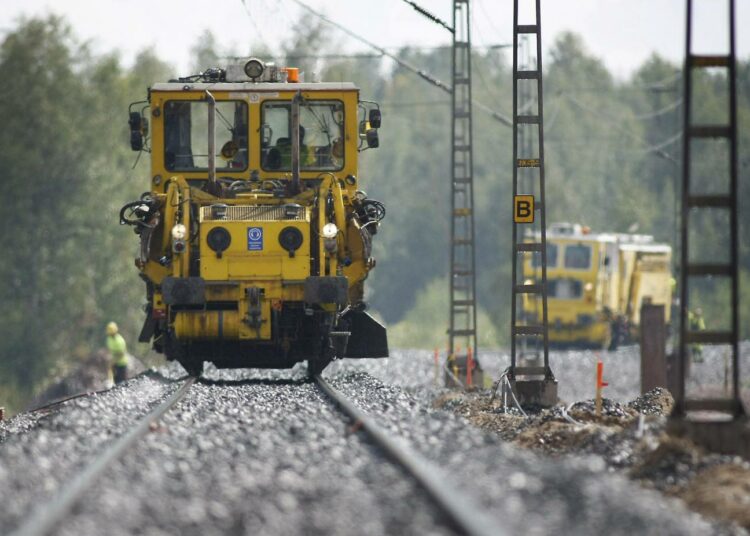 VR Trackin toimitusjohtajan Ville Saksin mukaan viat hoidetaan, mutta kausihuollot jäävät väliin.
