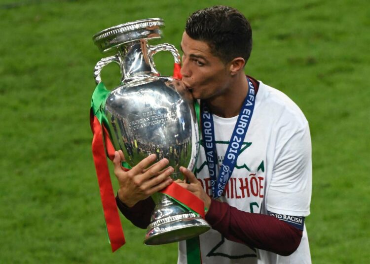Ehkä ensi kertaa koskaan koko jalkapalloa seuraavan maailman sympatiat olivat Cristiano Ronaldon puolella.