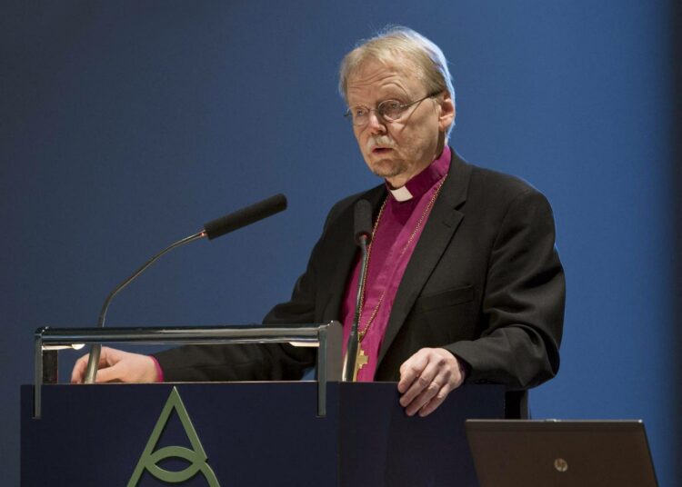 Haastavan tilanteen keskellä jyrkentyvistä asenteista tulee kuin hiipien yleisesti hyväksyttyjä, arkkipiispa Kari Mäkinen sanoi.