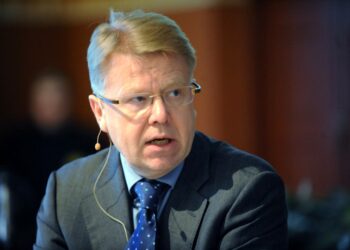 Elinkeinoelämä haluaa pestä kätensä yhteisvastuusta ja kertoa, että jonkun muun on aika huolehtia siitä, arvioi Philip Jennings EK:n haluttomuutta neuvotella työehdoista.
