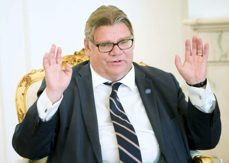 Timo Soini (sin.) oli koko perussuomalaisten puheenjohtajakautensa avoimesti populisti.