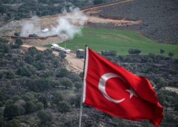 Turkki pommitti sunnuntaina kurdien YPG-joukkoja Syyrian rajan tuntumassa.