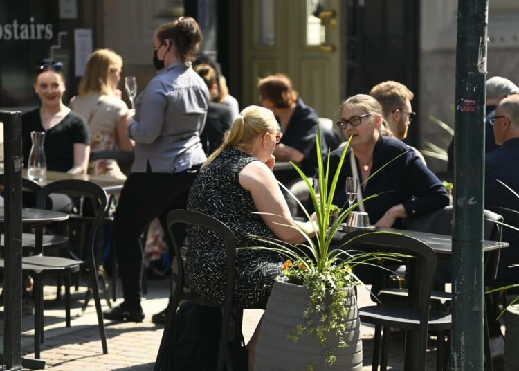 Palvelualoja uhkaa PAMin mukaan tulevaisuudessa vakava työvoimapula, jos palkka-asiaa ei laiteta kuntoon.