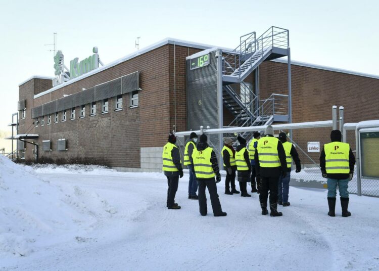 Paperiliiton lakko UPM:ssä on kestänyt kolme kuukautta ja liitolla on valmius jatkaa sitä ainakin kuukauden lisää