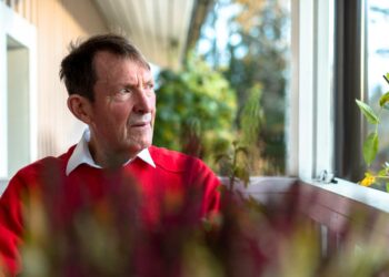 Kansan Uutisissa vuosikymmenet kirjoittajana ja haastateltana esiintynyt Esko Seppänen kuvattiin lehteen viimeisen kerran lokakuussa 2019.