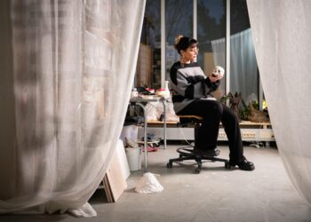 Mariam Falaileh pitää kuvanveistoa kutsumuksenaan.