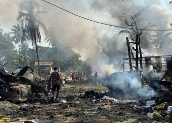 Konflikti, pakolaisuus ja avun perille saamisen vaikeudet ovat tehneet Myanmarista yhden maailman vakavimmista humanitaarisista kriiseistä. Kuvassa armeijan ilmaiskun tuhoja läntisessä Myanmarissa.