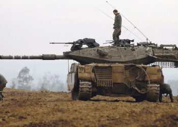 Israelin panssarivaunu Gazan alueella.