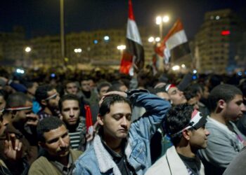 Kairon Tahrir-aukion mielenosoittajat reagoivat pettyneinä, kun presidentti Mubarak ilmoitti torstai-iltana tv-puheessaan, että hän aikoo yhä jatkaa syyskuuhun asti.