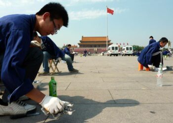 Pekingin Tiananmenin aukiota siivottiin perusteellisesti viime lauantaina.