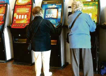 Loton lisäksi suomalaiset pelaavat innokkaasti peliautomaatteja.