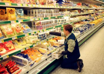 Soininvaaran ja Vartiaisen raportissa esitetään, että nuorille pitäisi voida maksaa 20 prosenttia pienempää palkkaa kuin mitä työehtosopimuksissa on sovittu.