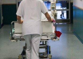 Superin puheenjohtaja Silja Paavola vaatii hoidon järkeistämistä ja sitä, että kunkin työn tekevät siihen koulutetut ammatti-ihmiset.