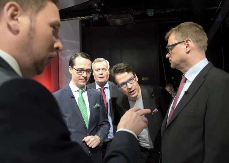 Vasemmistoliitto erottuu talouslinjauksellaan selvästi kaikista muista puolueista. Puheenjohtaja Paavo Arhinmäki perustelee tiistaina blogissaan, miksi näin.