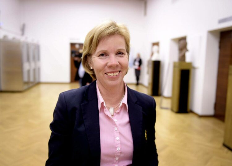 Anna-Maja Henrikssonin käyttämä välikysymyksen ensimmäisen allekirjoittajan puhe oli keskiviikkona historiallinen. Edellisen kerran kestohallituspuolue RKP oli välikysymyksen ensimmäinen allekirjoittaja vuonna 1932.