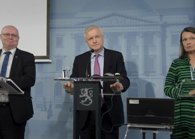 Paavo Arhinmäen mielestä tänään työllisyyspolitiikkaansa esitellyt hallitus on saamaton.