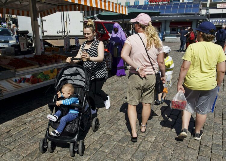 Turussa hautaan kokoomusjohtoisesti sopeuttaa taloutta. Kuva on otettu Turun kauppatorilta.