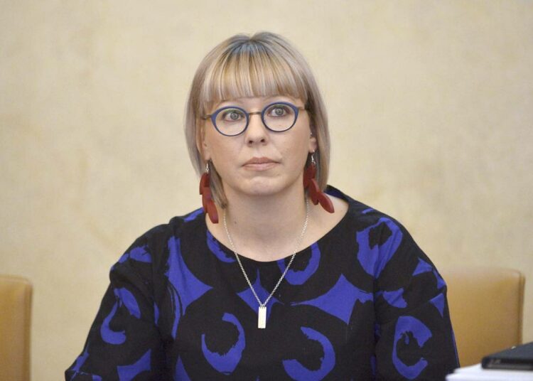 Aino-Kaisa Pekonen on vasemmistoliiton edustaja sosiaali- ja terveysvaliokunnassa.