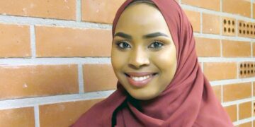 Jamila Mohamud synnytti esikoisensa suomalaisittain nuorena, somalialaisittain myöhään, vasta kuusi vuotta häiden jälkeen.