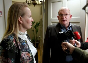 Riku Aalto ja Minna Helle ilmoittivat neuvottelutuloksen syntymisestä perjantaina iltapäivällä.