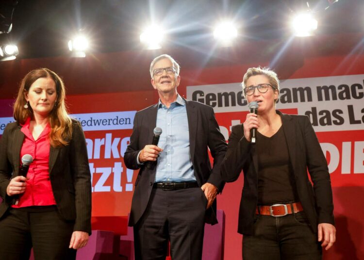 Saksan vasemmistopuolue Linken kannatus puolittui edellisistä vaaleista ja se on putoamassa kokonaan maan parlamentista.