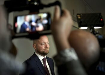 Jussi Saramo korvasi Paavo Arhinmäen vasemmistoliiton eduskuntaryhmän puheenjohtajana.