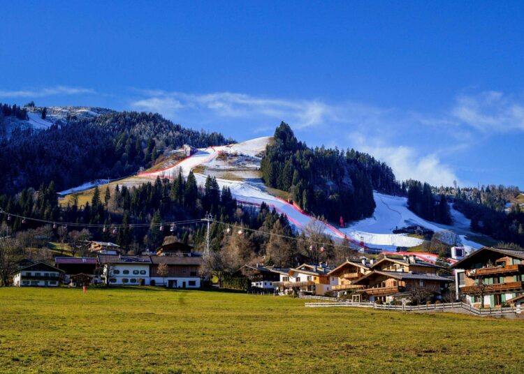 Kitzbühelin maineikas hiihtokeskus tammikuussa 2023.