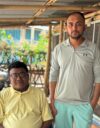 Yhdysvalloista karkotettu Aasis Subedi (oik.) ja isänsä Narayan Kumar Subedi, jonka vetoomus Nepalin korkeimpaan oikeutetun johti pojan vapauttamiseen.