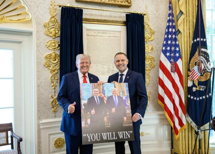 Yhdysvaltain presidentti Donald Trump (vas.) ja Puolan presidentti Karol Nawrocki tapasivat syyskuussa Washingtonissa.