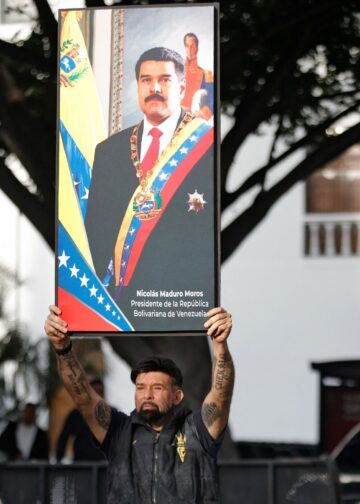 Yhdysvallat hyökkäsi Venezuelaan ja kaappasi maan johtajan Nicolas Maduron. Maduron kannattaja kuvattiin Caracasissa lauantaina.