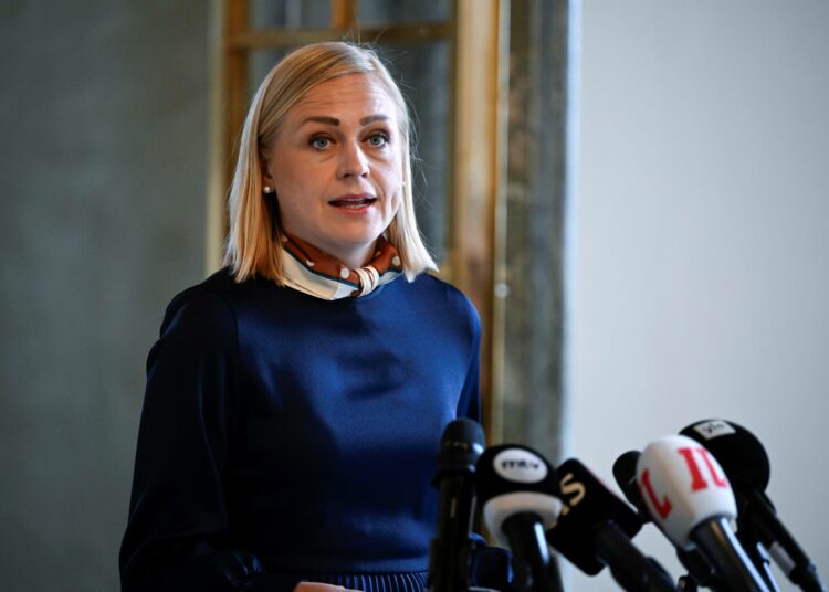 Ulkoasiainministeri Elina Valtonen (kok.).