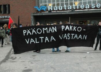 Tampereella marssittiin perjantaina työntekijöiden oikeuksien puolesta.