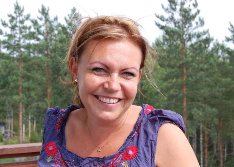Ohjaaja Taava Hakala näkee asiat aina ensimmäisenä koomisina. Siksi Saraspään sotatarina miellytti häntä ensilukemalta.