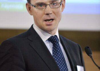 Jyrki Katainen pitää harmaata taloutta vitsauksena.