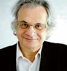 Esseekokoelman lisäksi Amin Maaloufilta ilmestyi pari viikkoa sitten suomeksi romaani Leo Afrikkalainen.