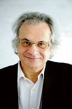 Esseekokoelman lisäksi Amin Maaloufilta ilmestyi pari viikkoa sitten suomeksi romaani Leo Afrikkalainen.